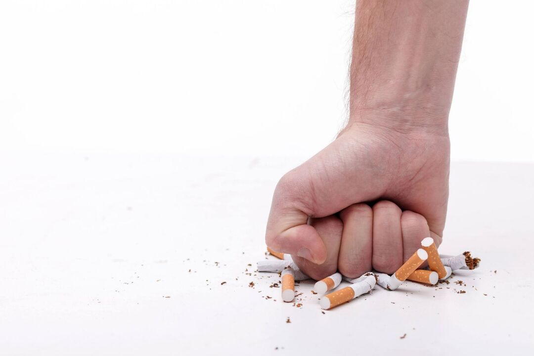 Refus de cigarettes utilisant le spray ZXCVBNQWERT